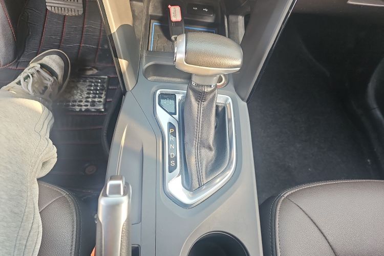 广汽传祺 传祺GS4 2015款 200T G-DCT豪华版中控内饰18