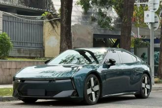 小鹏P7 2025款 702 长续航 Ultra