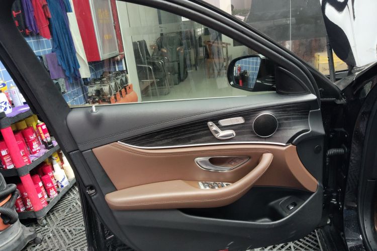 奔驰E级 2020款 改款 E 260 L 运动型中控内饰7007