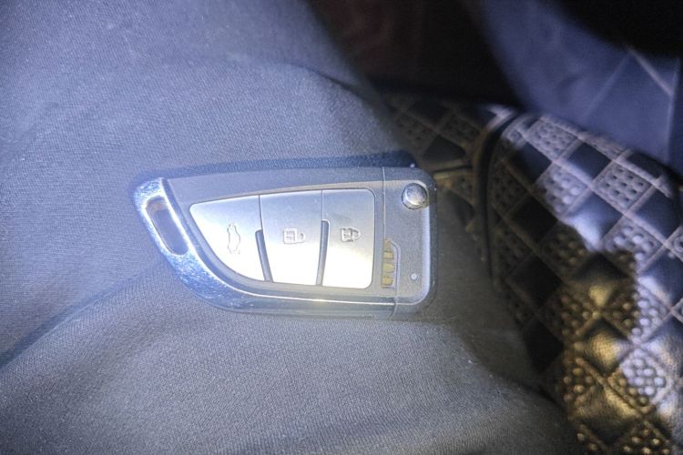 江铃 驭胜S350 2017款 2.0T 手动两驱柴油豪华天窗版5座中控内饰11