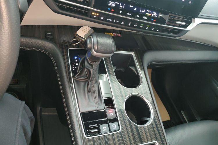 丰田 格瑞维亚 2023款 2.5L混动 旗舰VIP版局部细节18