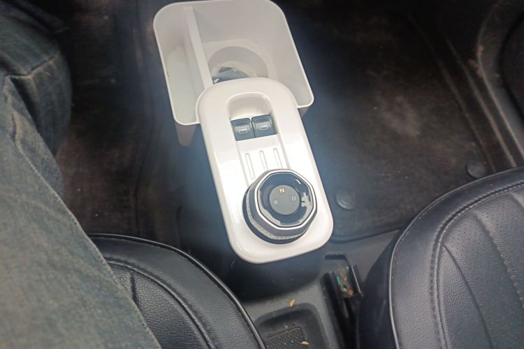 吉利银河 2023款 熊猫mini 200km 耐力熊中控内饰18