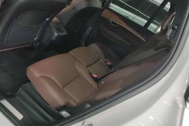 沃尔沃XC90 2023款 B5 智行豪华版 5座中控内饰7004