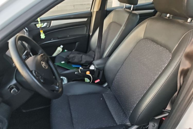 奔腾B30 2016款 1.6L 自动尊享型中控内饰19