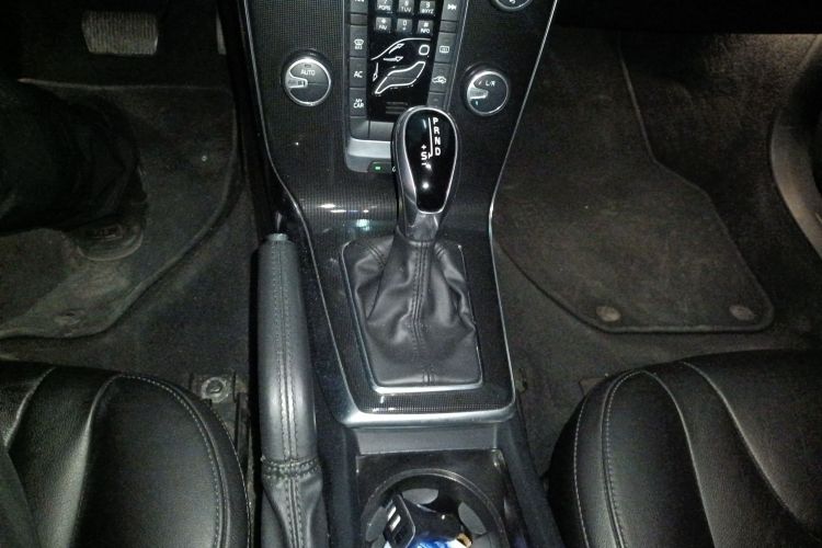 沃尔沃V40 2017款 T3 智逸版中控内饰18