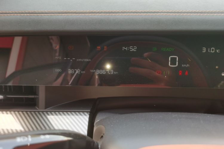 哪吒汽车 哪吒L 2024款 增程 310 闪充红衣版中控内饰15