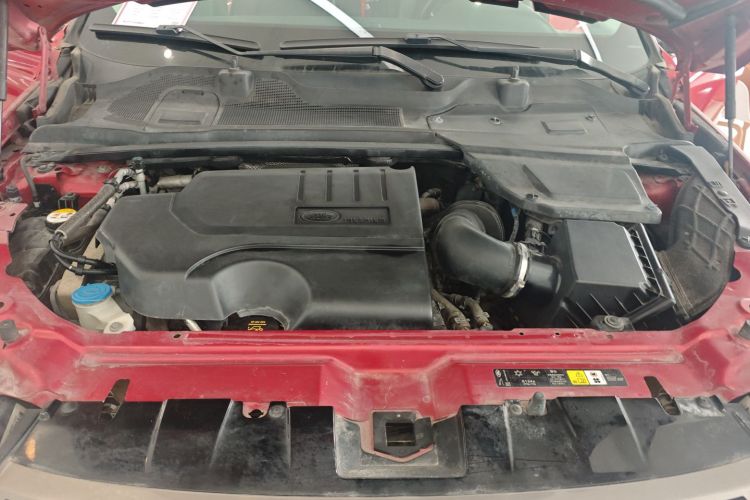 路虎 发现神行 2017款 2.0T SE机舱底盘24