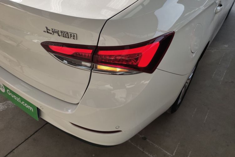 别克 英朗 2021款 改款 典范 1.5L 自动精英型车身外观9