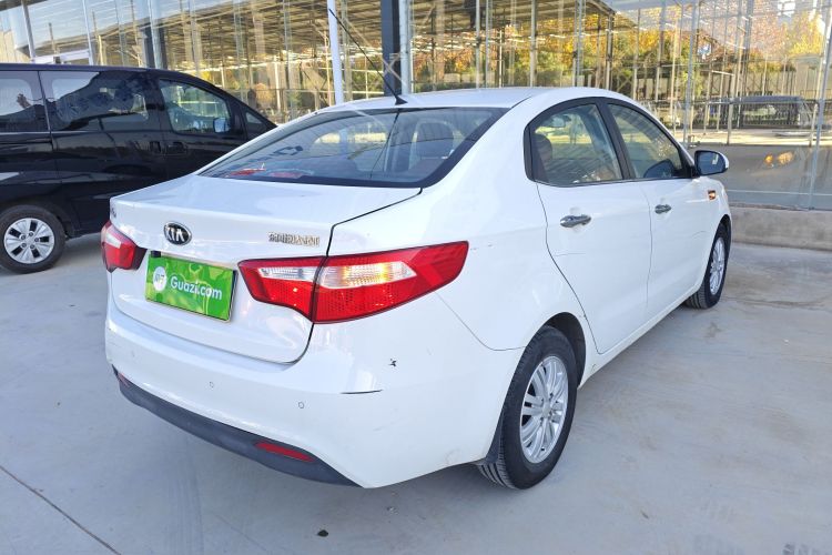 起亚K2 2012款 三厢 1.4L MT GLS纪念版车身外观7