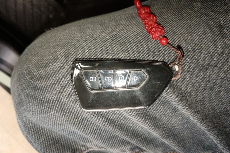 哪吒汽车 哪吒V 2022款 潮 400 Lite中控内饰11