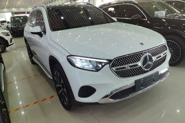 奔驰GLC 2023款 GLC 260 L 4MATIC 动感型 7座车身外观3
