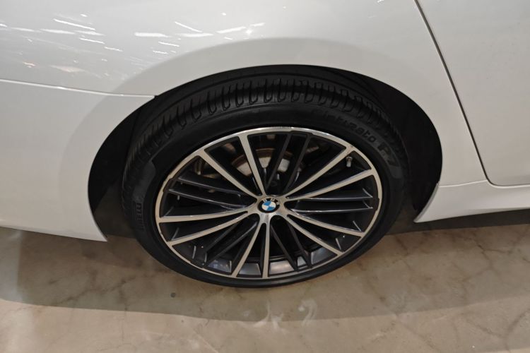 宝马5系 2022款 改款 530Li 领先型 M运动套装车身外观6003