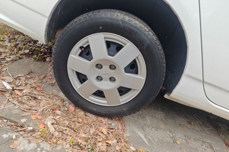 比亚迪F3 2015款 节能版 1.5L 手动舒适型车身外观56