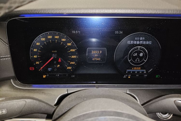 奔驰E级 2019款 E 300 L 运动豪华型中控内饰14