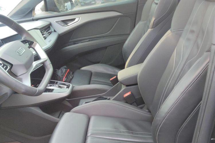 奥迪Q5 e-tron 2023款 40 e-tron 闪耀型 机甲套装局部细节19