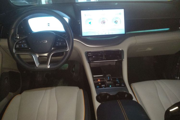 比亚迪 宋PLUS新能源 2023款 冠军版 DM-i 110KM 旗舰PLUS中控内饰7002