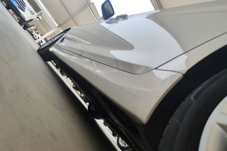 宝马5系 2019款 改款 530Li 领先型 豪华套装机舱底盘30