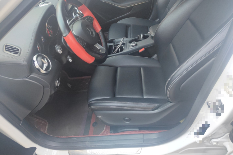 奔驰GLA 2018款 GLA 200 时尚型中控内饰19