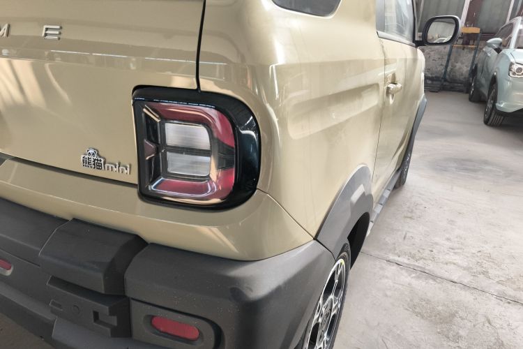 吉利银河 2025款 210km 熊猫骑士车身外观9