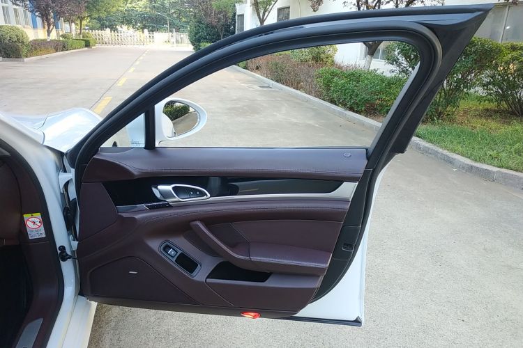 保时捷 2016款 Panamera 4 Edition 3.0T中控内饰7005