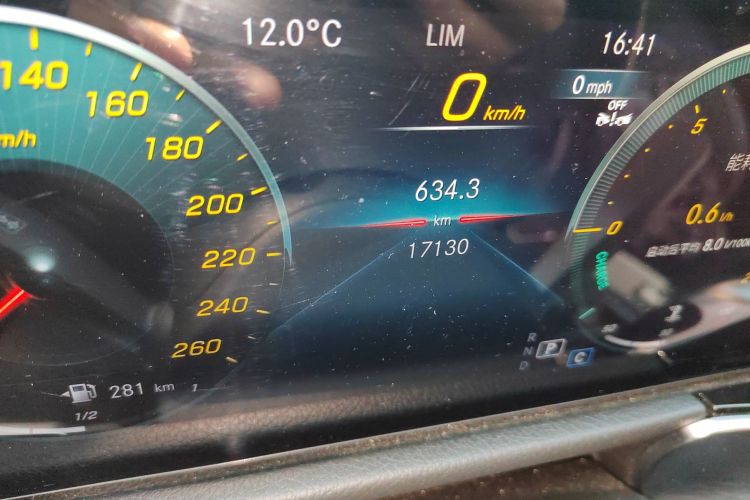 奔驰GLB 2023款 GLB 220 时尚型中控内饰15