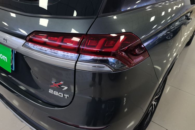 长安欧尚X7 2021款 1.5T 手动豪华型车身外观9