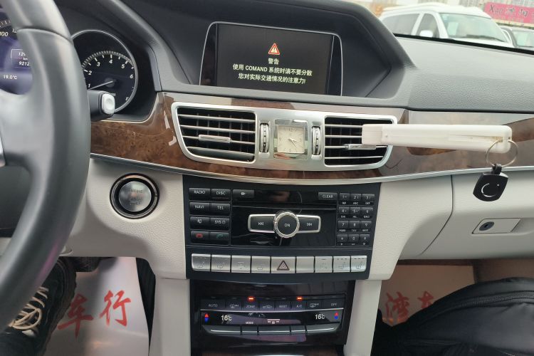 奔驰E级 2014款 E 300 L中控内饰16