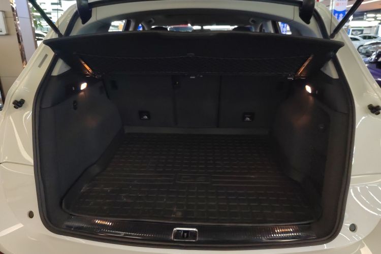 奥迪Q5 2017款 Plus 40 TFSI 舒适型机舱底盘23