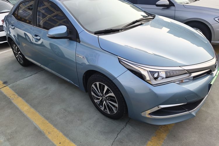 丰田 卡罗拉 2017款 改款双擎 1.8L E-CVT精英版车身外观3