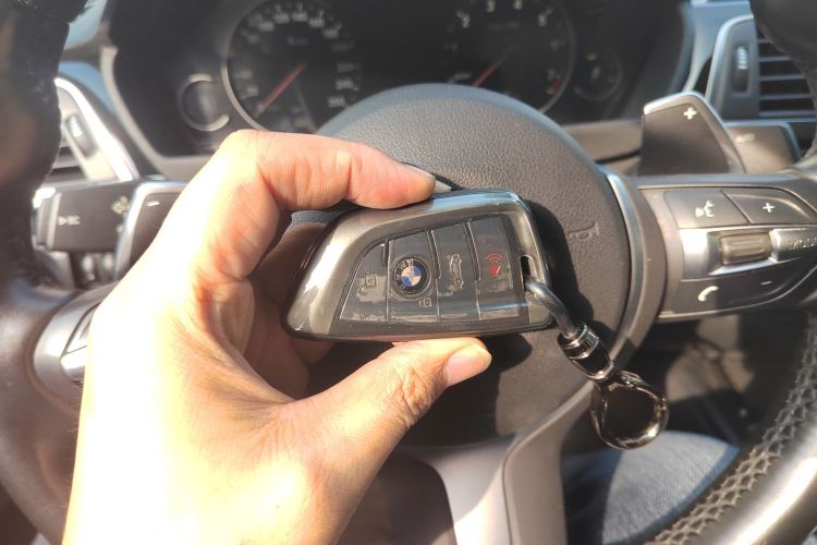 宝马3系 2019款 320Li M运动套装中控内饰7001