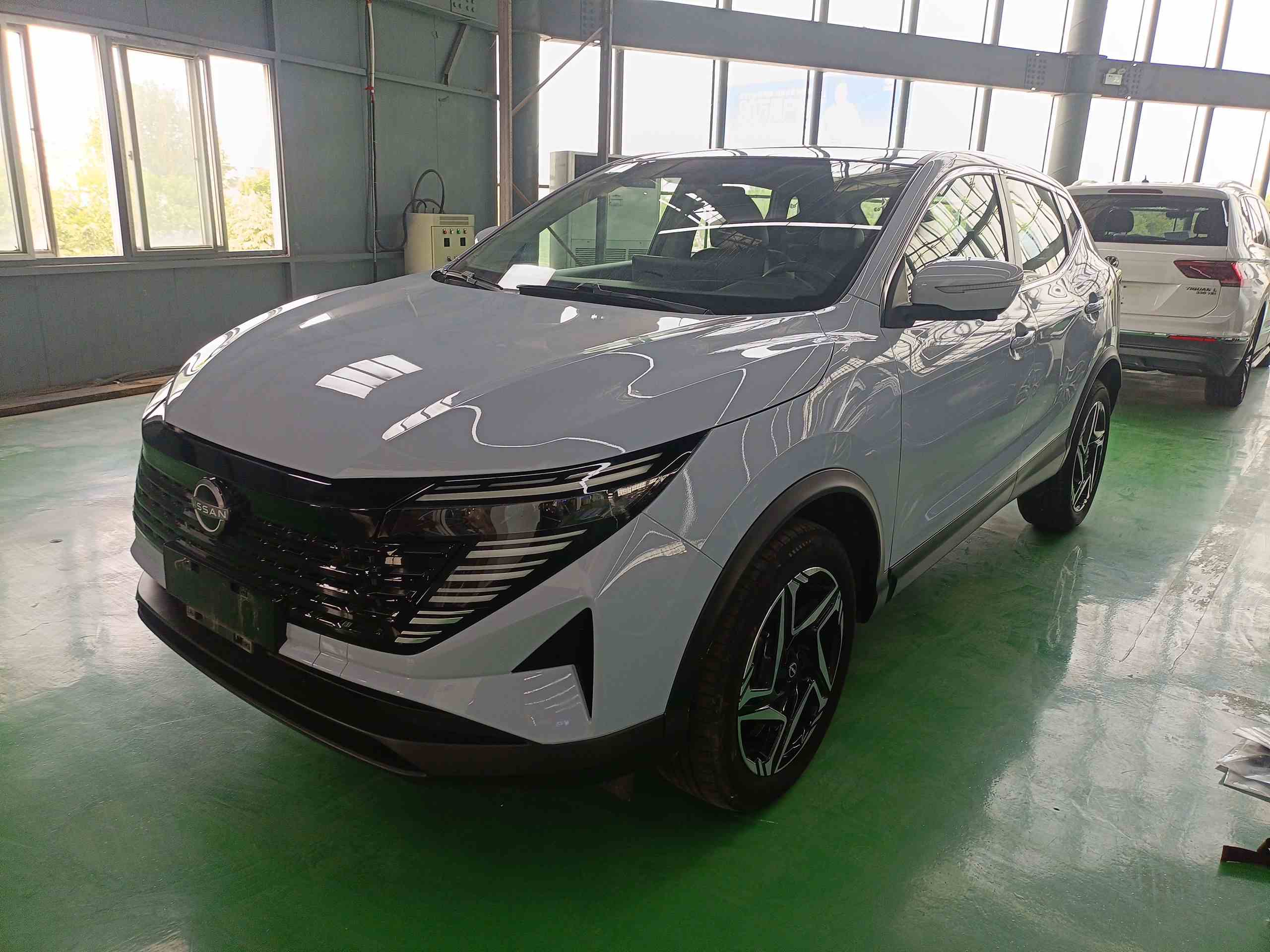 日产 逍客 2025款 荣誉 2.0L CVT XV+领先版(2)