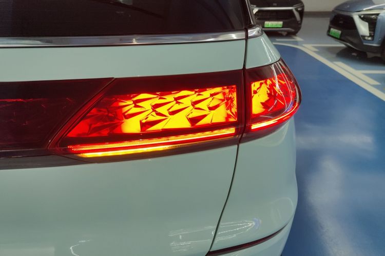 小鹏G3 2021款 G3i 520N车身外观9