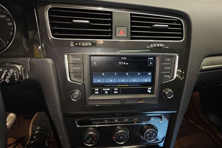 大众 高尔夫 2017款 230TSI 自动舒适百万辆纪念版局部细节16