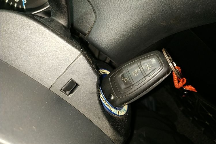 福特 福克斯 2015款 两厢 1.6L 自动风尚型中控内饰11