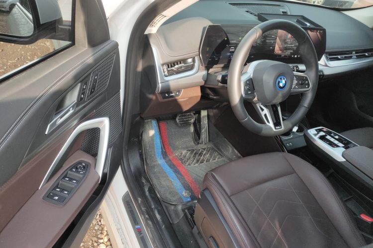 宝马iX1 2023款 eDrive25L M运动套装中控内饰7003