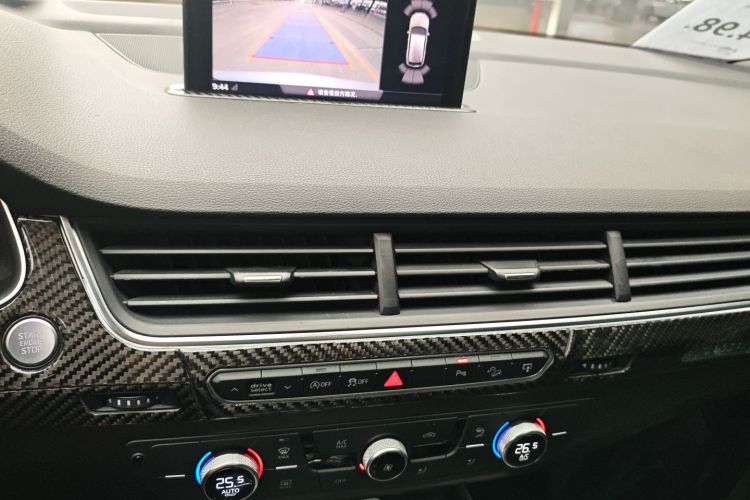 奥迪Q7 2016款 45 TFSI 技术型中控内饰16