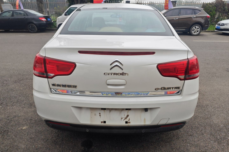 雪铁龙 世嘉 2013款 三厢 1.6L 自动品尚型车身外观6