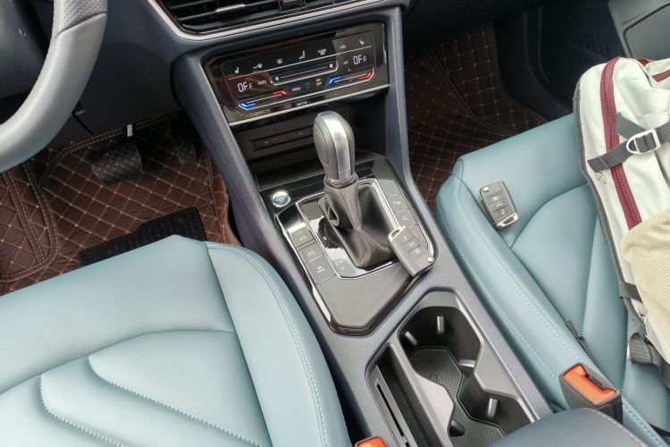 大众 途岳 2024款 300TSI 两驱月尊版中控内饰18