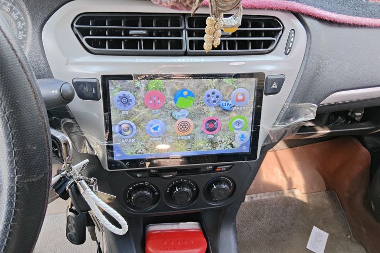 标致301 2016款 1.6L 手动舒适版中控内饰16