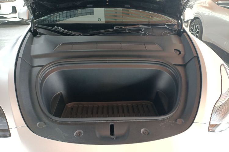 特斯拉 Model Y 2022款 改款 后轮驱动版机舱底盘24