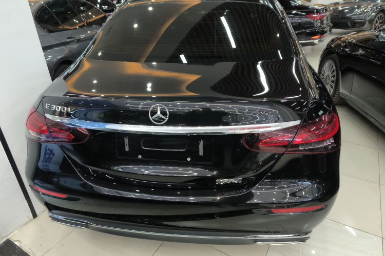奔驰E级 2021款 改款 E 300 L 时尚型车身外观6