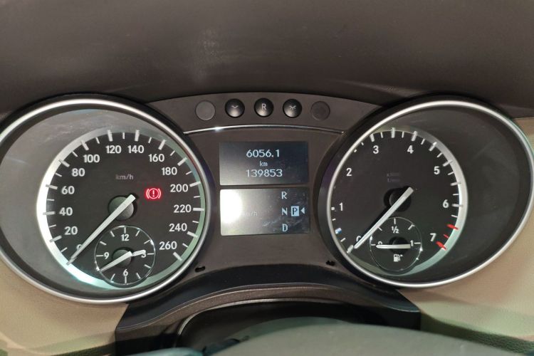 奔驰R级 2015款 R 320 4MATIC 豪华型中控内饰14