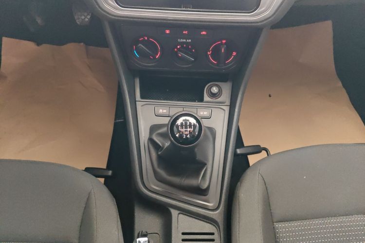 大众 朗逸 2017款 1.6L 手动风尚版中控内饰18