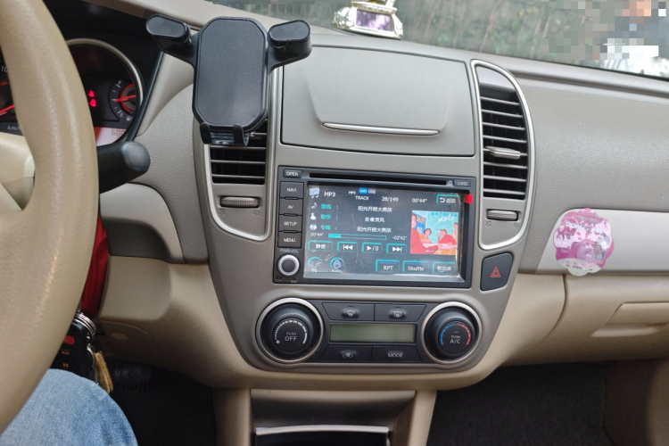 日产 轩逸 2012款 经典 1.6XL 手动豪华版中控内饰16