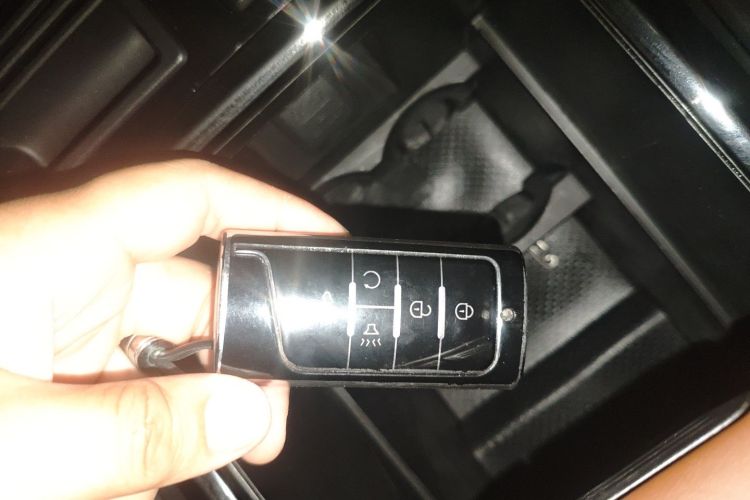 广汽传祺 传祺GS8 2017款 320T 两驱豪华智联版（七座）中控内饰7001