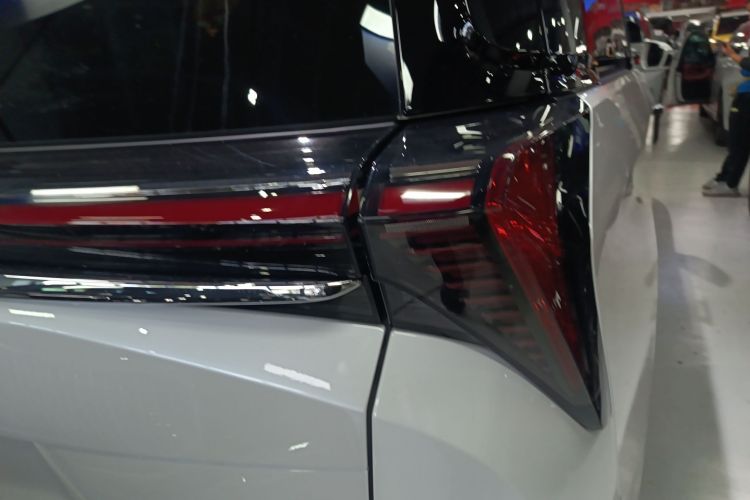 别克GL8 2025款 陆尊 尊享版车身外观6006