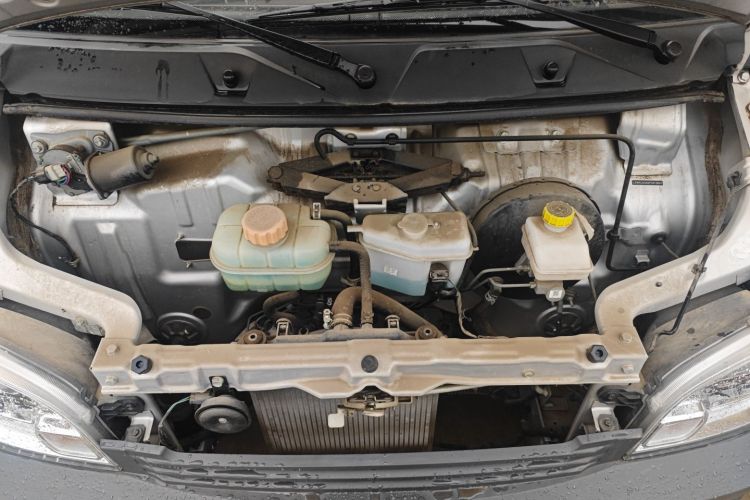 五菱汽车 五菱之光 2023款 1.5L 实用型 5/7座机舱底盘24