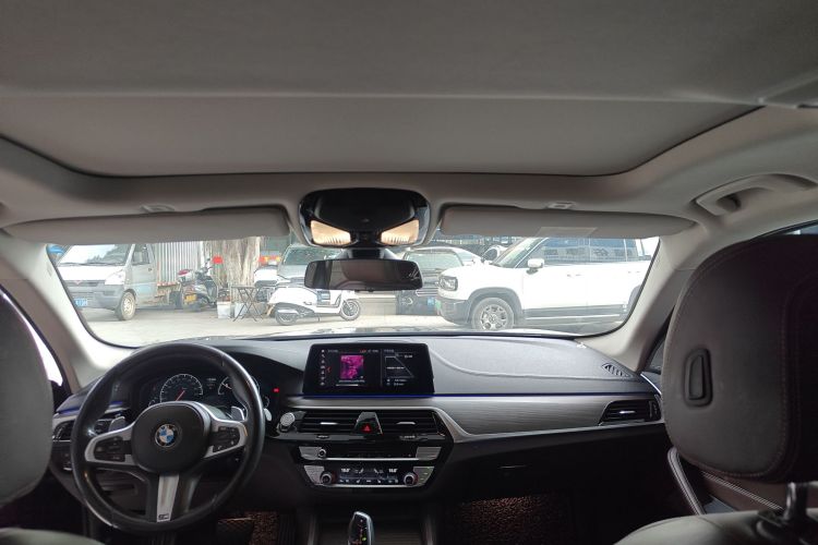 宝马5系 2019款 530Li 尊享型 豪华套装中控内饰22