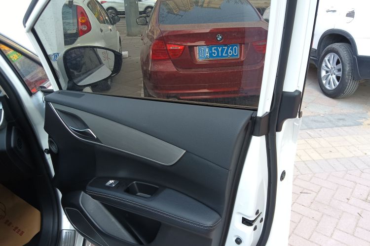 比亚迪 宋MAX 2021款 升级版 1.5T 自动豪华型 7座中控内饰7005