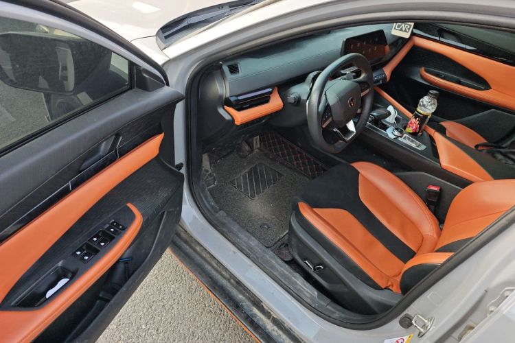 长安UNI-V 2023款 1.5T 运动版中控内饰7003